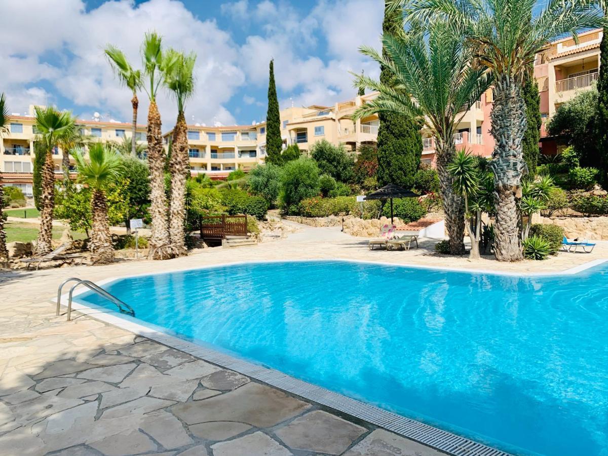 101 Hippo Apartment In Popular Regina Gardens Paphos Exterior photo