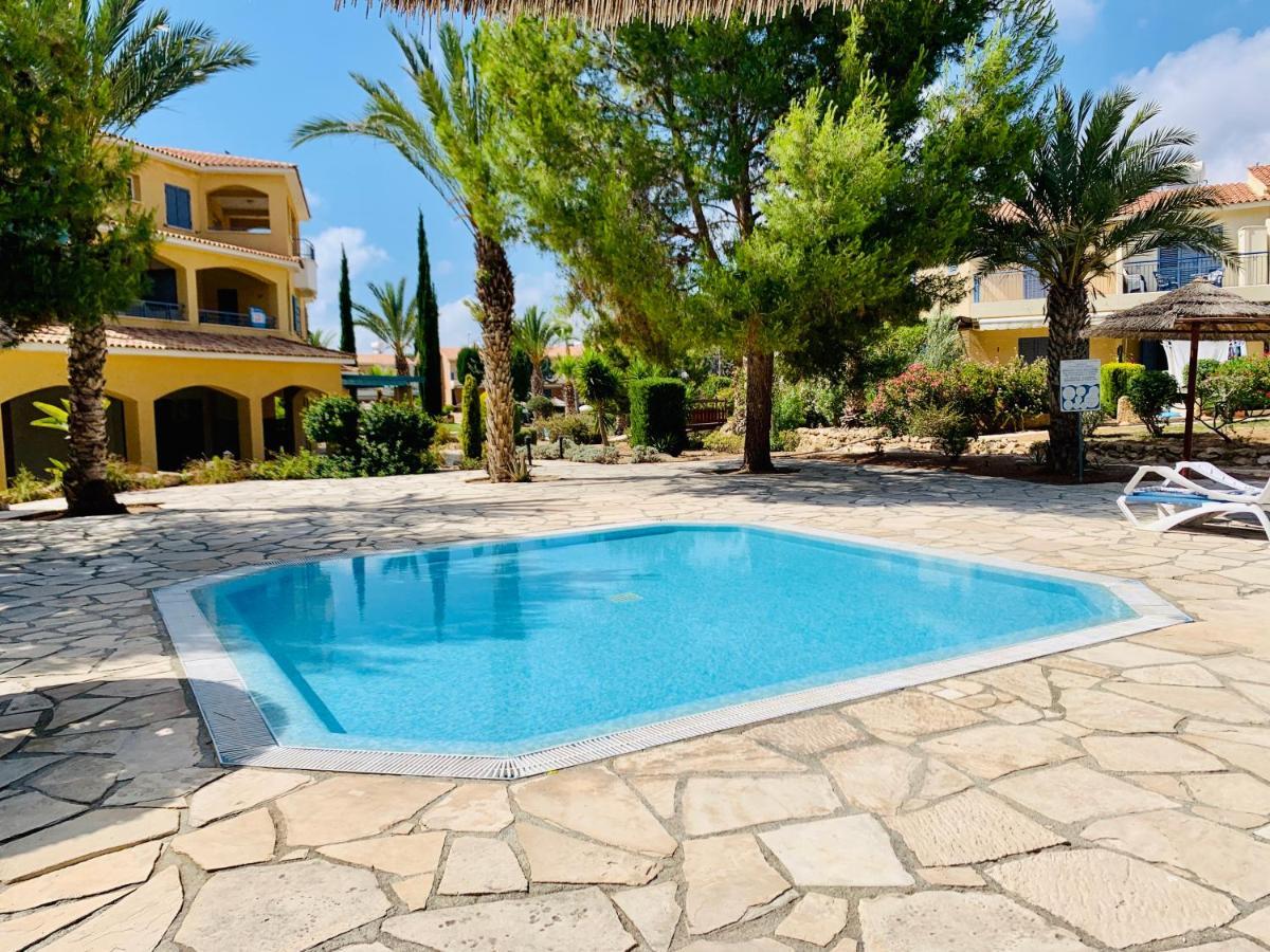 101 Hippo Apartment In Popular Regina Gardens Paphos Exterior photo